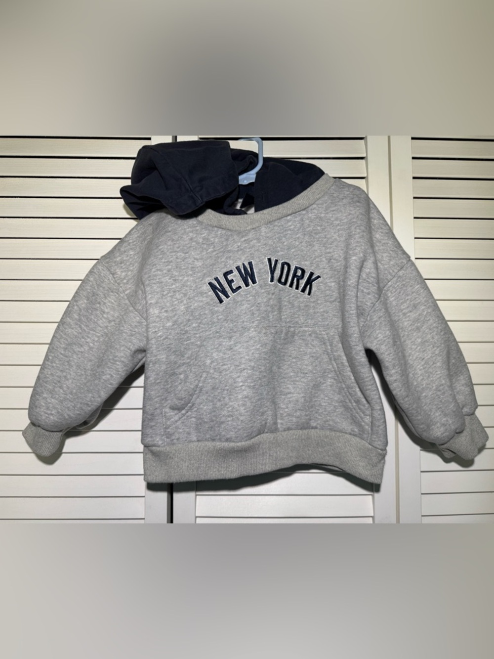 Grey 'New York' Hooded Sweatshirt kids size 4(100)